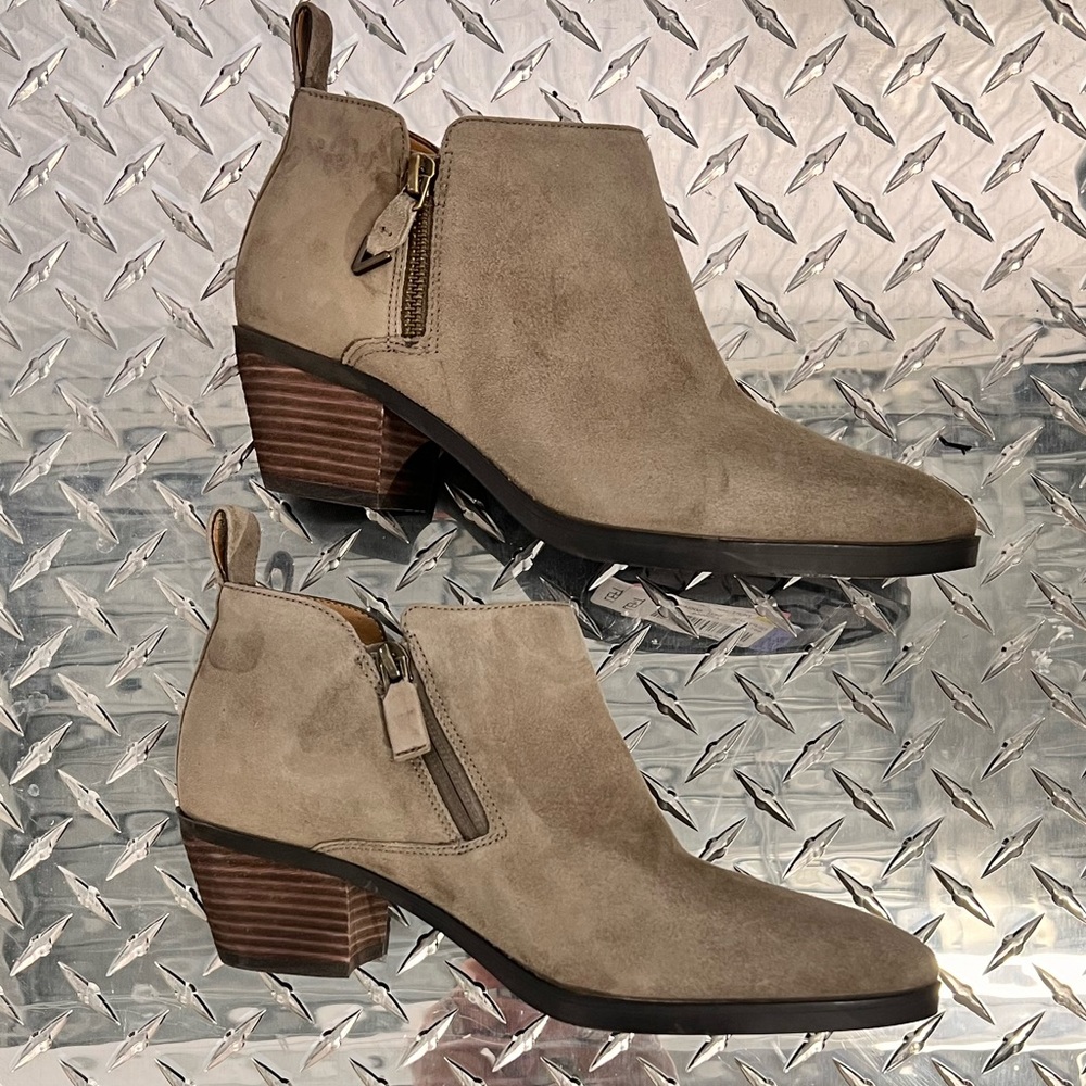 NWOB $169 Waterproof Vionic Cecily Suede Bootie - Stone - - Picture 11 of 13
